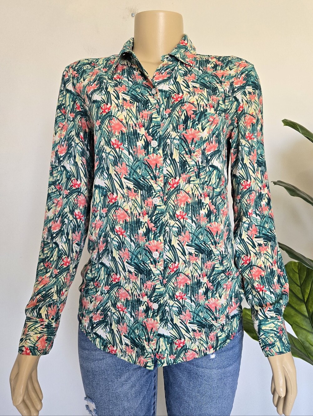 Aritzia Sunday Abstract Botanical Floral Button Down Long Sleeve Shirt Blouse XS